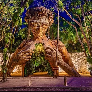 מלון Ahau - Beachfront (adults Only)